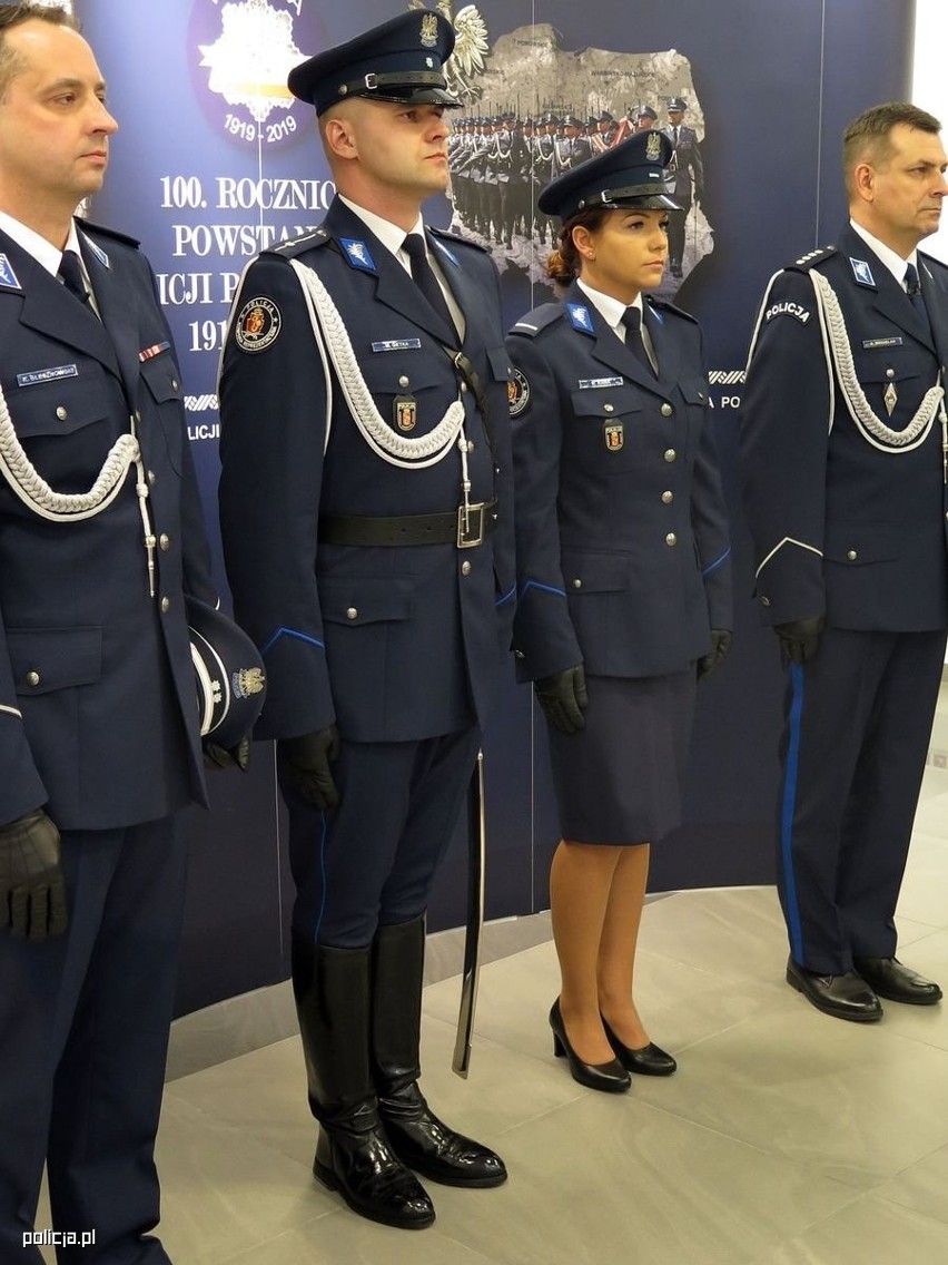 Nowe mundury polskiej policji. Nowoczesność nawiązuje do tradycji [ZDJĘCIA, WIDEO]