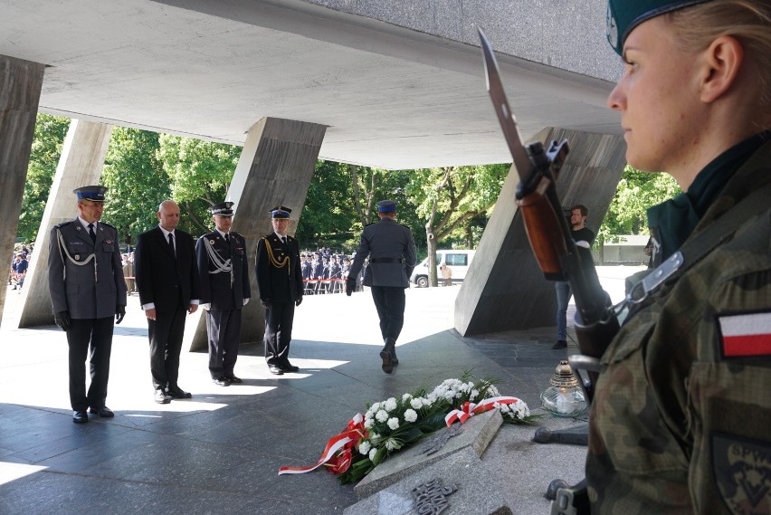 Obchody zakończenia II wojny światowej pod Pomnikiem Armii...