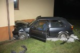 Złotniki Kujawskie. Kierowca bez prawa jazdy uderzył w dom [FOTO]