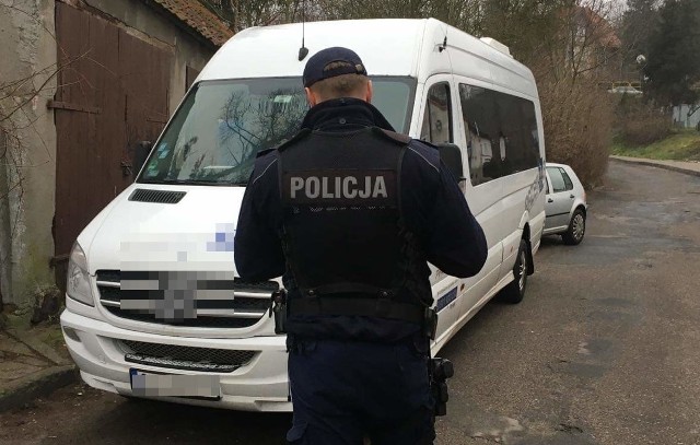 Pojazd nie został dopuszczony do ruchu, a dzieci w podróż pojechały autokarem, co do którego policjanci podczas kontroli nie mieli żadnych zastrzeżeń