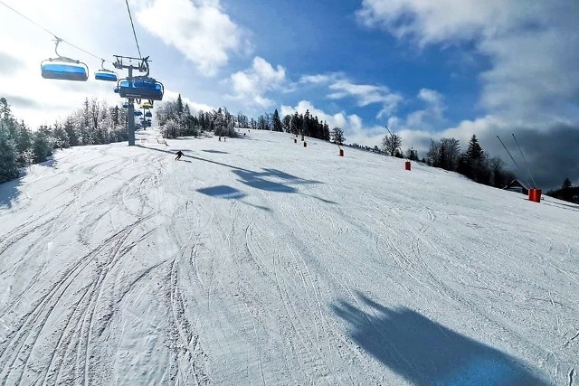 Szczyrkowski Ośrodek Narciarski Trasy są przygotowane znakomicie, ale z powodu silnego wiatru w trosce o bezpieczeństwo ośrodek został w niedzielę 16 lutego zamknięty.