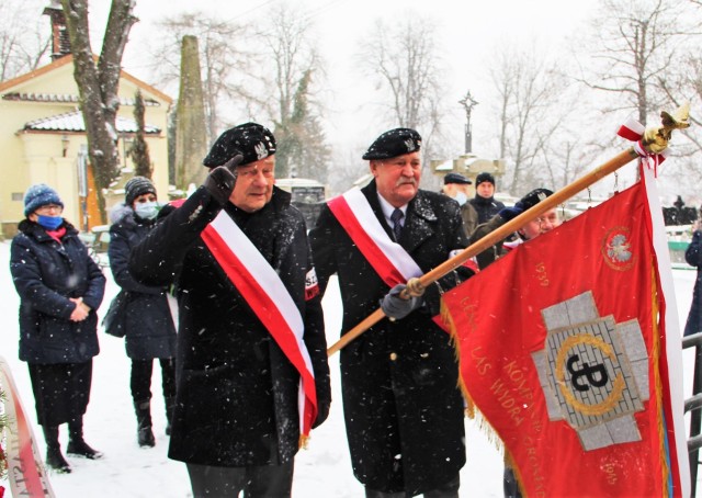 Wieliczka uczciła 159. rocznicę wybuchu Powstania Styczniowego. Uroczystość odbyła się tradycyjnie na cmentarzu komunalnym, przy tablicy upamiętniającej wieliczan poległych w 1863 roku