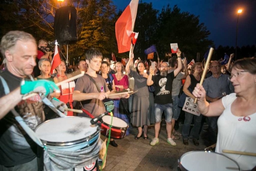 Kraków. Kolejny dzień protestów. Tym razem pod hasłem "Idziemy po trzecie VETO" [ZDJĘCIA]