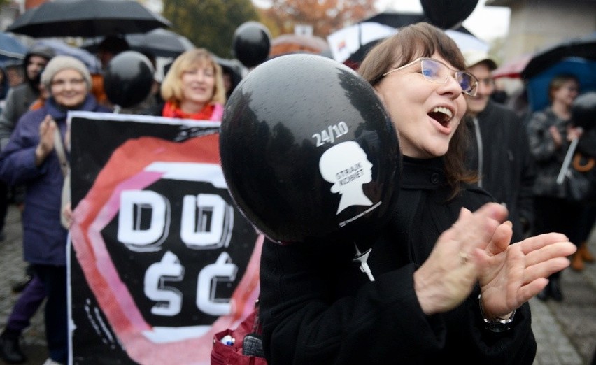 Około pół tysiąca kobiet i mężczyzn wzięło udział w...