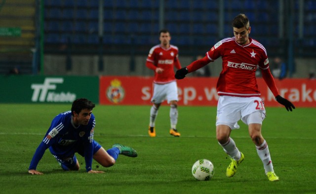 Petar Brlek podczas meczu z Piastem Gliwice. W tym sezonie już nie zagra