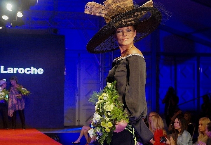 Ilona Felicjańska uświetniła pokaz francuskich kapeluszy i...