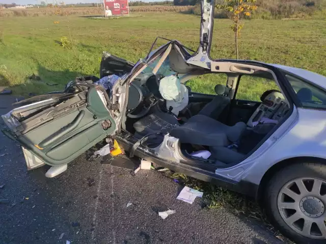 Na krajowej jedenastce w Kowanówku doszło do zderzenia 4 samochodów. W wyniku tego wypadku 4 osoby, w tym jedno dziecko, trafiły do szpitala.