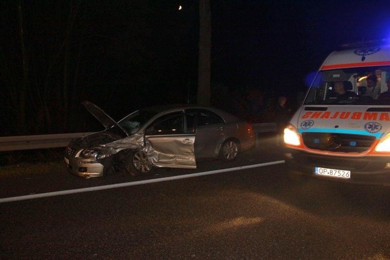 Dwie osoby zostały ranne w wypadku pod Opolem.