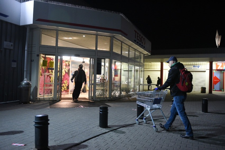 Jaką popularnością cieszą się nocne zakupy w Toruniu? Gdzie...