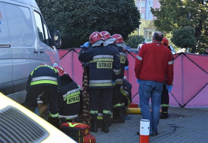 Śmiertelny wypadek w Kaliszu - mercedes potrącił staruszkę na chodniku [ZDJĘCIA]