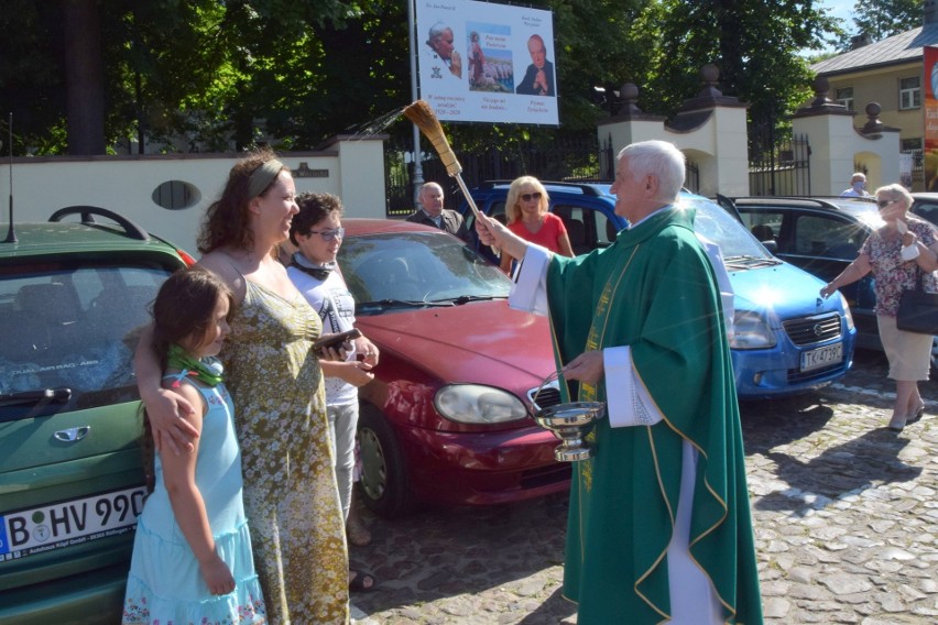 Święcenia pojazdów w kościele świętego Wojciecha w Kielcach.