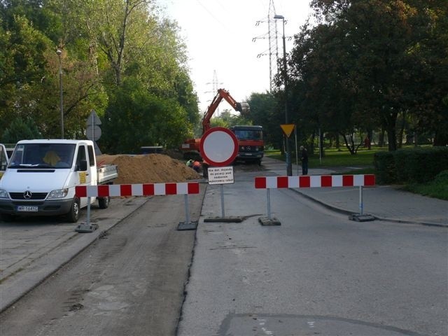 W środę rano rozpoczęły się prace przy budowie kanalizacji deszczowej na Plantach. Zamknięte dla ruchu jest skrzyżowanie ulic Planty i Chałubińskiego.