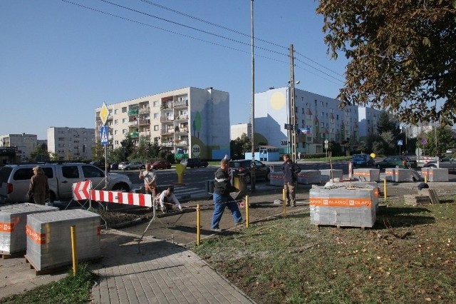 Wymiana chodnika na skrzyżowaniu ul. Zakładowej i ul. Ziemowita.