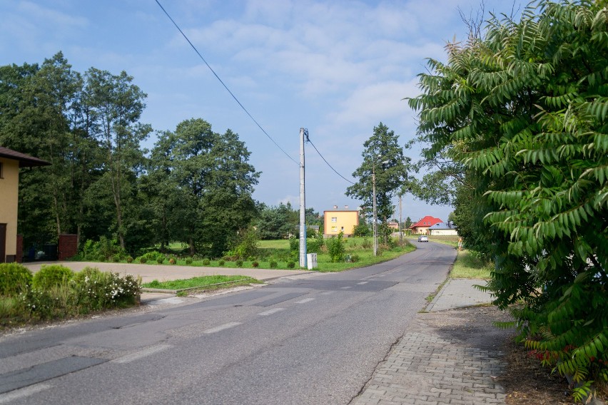 Mieszkańcy Ławek nie mogą doczekać się budowy chodników