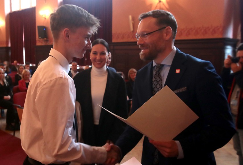 Ponad 250 zachodniopomorskich uczniów otrzymało stypendium Prezesa Rady Ministrów [ZDJĘCIA]