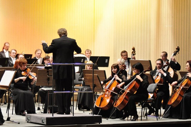 Orkiestra Symfoniczna Filharmonii Świętokrzyskiej wystąpiła w piątek z koncertem dla radomskich melomanów.