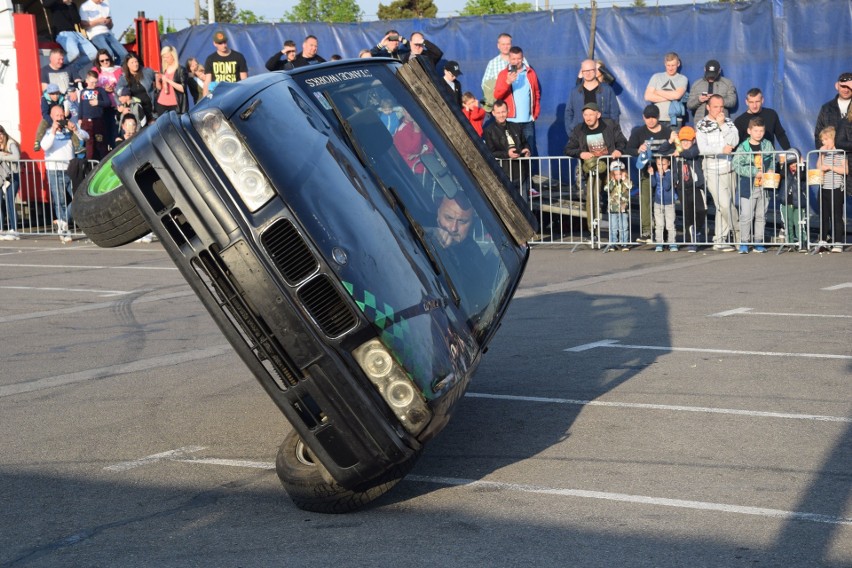 Sobotni pokaz był połączeniem motoryzacyjnego show i...