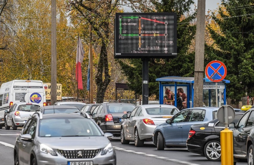 Drogowcy rozpoczynają dalsze prace przy budowie tablic...