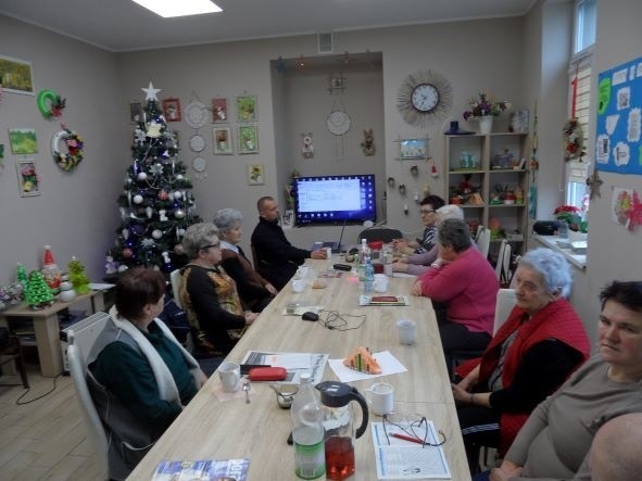 Podczas spotkania dzielnicowego z seniorami w Stodołach