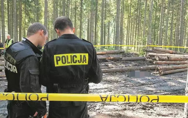 Zwłoki chłopaka znaleziono na polanie w Brzezinach koło Zakopanego.