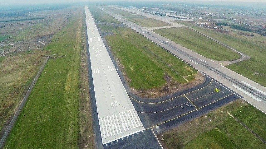 Katowice Airport: Pierwszy samolot na nowej drodze startowej...