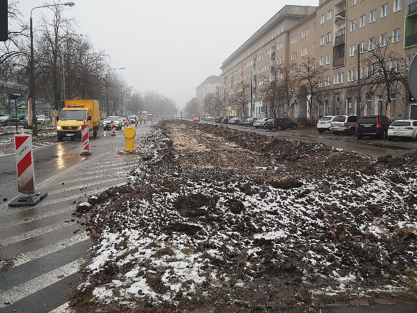 Ulica Wojska Polskiego bez robotników. Tak wygląda zimowy remont ulicy ZDJĘCIA