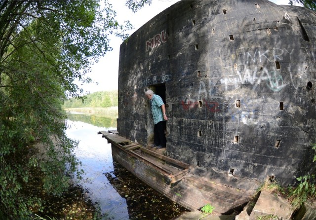 Najlepsze na szlaku MRU jest to, że nie trzeba być pasjonatem historii, aby dać się wciągnąć w militarny klimat. Dzięki naszej wycieczce będziecie mogli nie tylko wirtualnie prześledzić i zaplanować trasę.