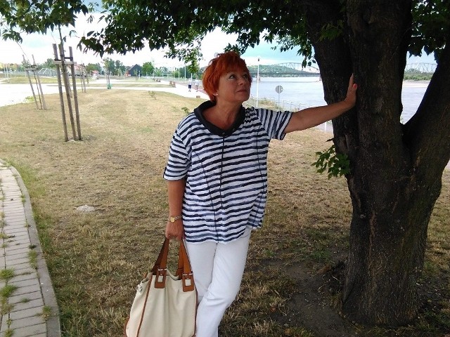 - Na tym terenie zasadzimy drzewa - mówi Zofia Chlebowska.