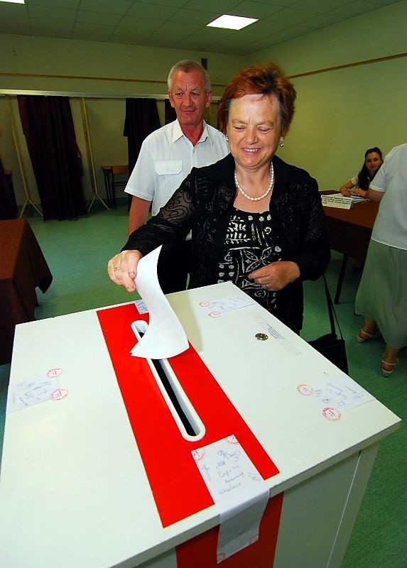 Maria i Tadeusz Gębusia z Opatowa, zagłosowali na prezydenta tuż przed godziną 10.