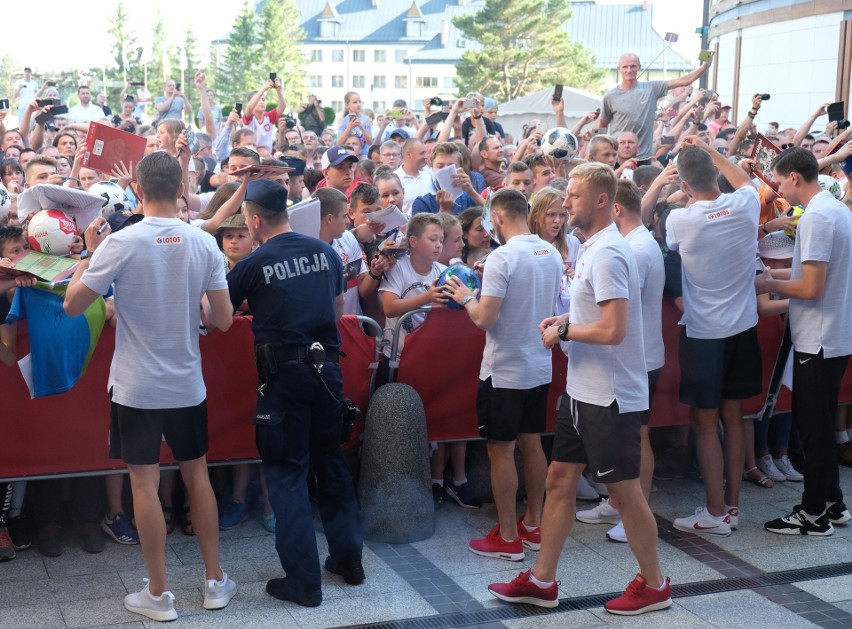 Ci, którzy pojawili się w niedzielę przy wejściu do Hotelu...