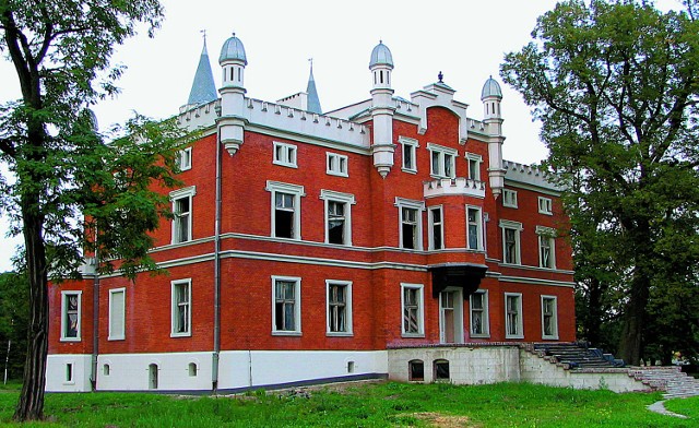 Pałac w Szałszy stał się własnością Groelingów w 1832 r. Przebudowano go w 1877 r. w stylu późnego gotyku angielskiego, w tzw. stylu Tudorów.