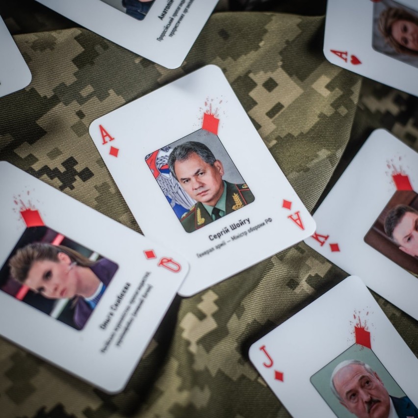 Wojna na Ukrainie. Rosyjscy zbrodniarze Putin, Szojgu, Ławrow i inni na kartach do gry [FOTOGALERIA]. Talie kart nie trafią do sprzedaży
