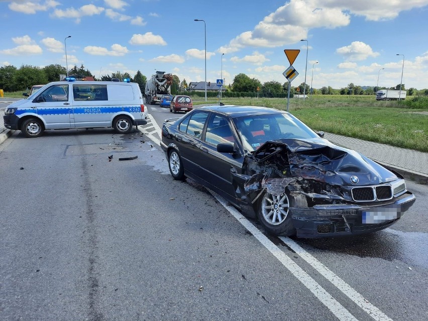 31-latek z Przemyśla po alkoholu wsiadł do BMW i spowodował dwie kolizje. Nie miał prawa jazdy [ZDJĘCIA INTERNAUTY]