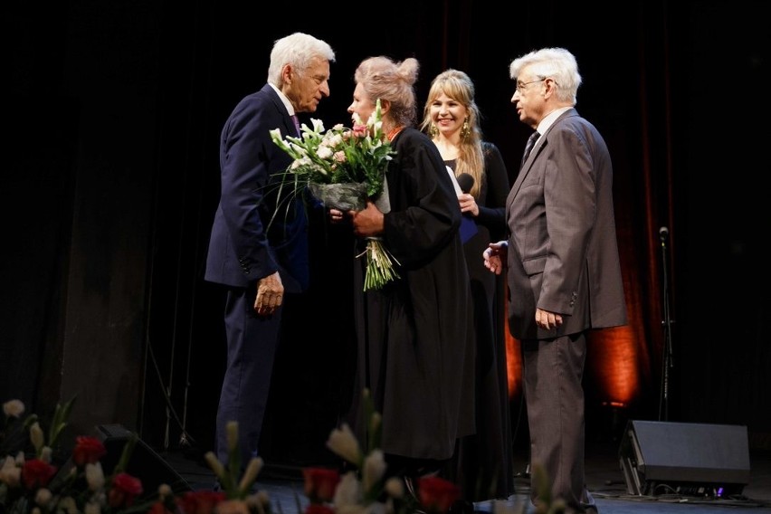 Na gali szkoły w Teatrze Śląskim pojawili się m.in....