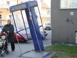 Wandale chcieli wyrwać budkę telefoniczną w Słupsku