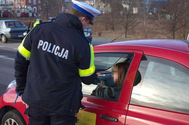 W czasie świat patrole policji reagowały na wykroczenia szczególnie niebezpieczne, jak przekraczanie dozwolonej prędkości, nieustąpienie pierwszeństwa przejazdu, nieprawidłowe wyprzedzanie, korzystanie z pasów bezpieczeństwa i przewożenie dzieci w fotelikach. Policjanci sprawdzali też trzeźwość kierowców.