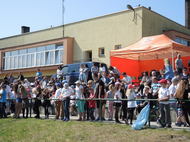 W sobotę na terenie Szkoły Podstawowej nr 2 w Miastku odbył się koncert charytatywny dla Martyny Stankowiak - na leczenie i rehabilitację.