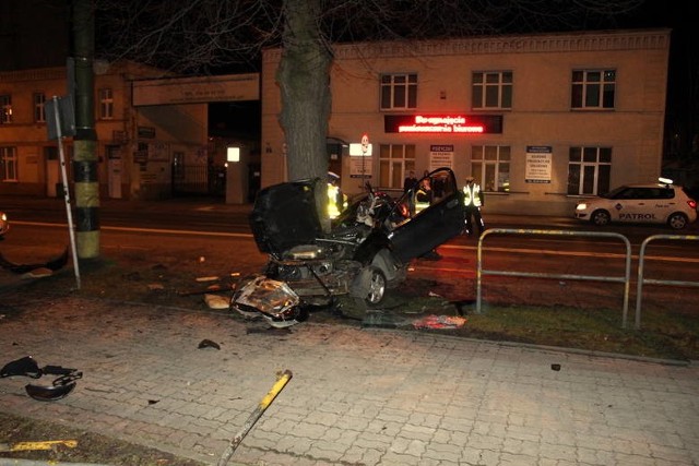 Do wypadku doszło w piątek (1 kwietnia) około godz. 22.20 na ul. Tuwima w Słupsku.