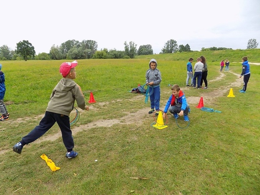 Rok Rzeki Wisły 2017. Uczniowie szkoły podstawowej w Babinie...