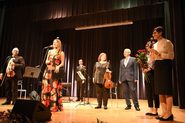 Koncert jesienny w Samorządowym Centrum Kultury w Sędziszowie. Publiczność była zachwycona pięknymi melodiami.