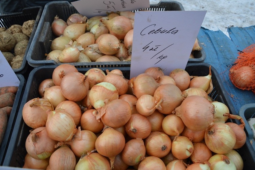 Ceny owoców i warzyw na stalowowolskim targu. Zobacz zdjęcia