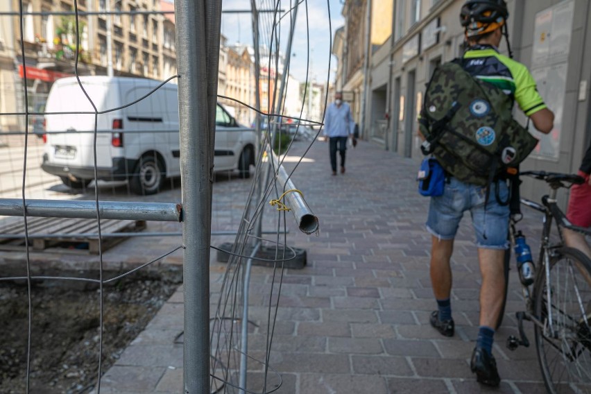 Kraków. Na przejazd ulicą Krakowską jeszcze musimy poczekać. Tramwaje mają na nią wrócić w drugiej połowie sierpnia [ZDJĘCIA]