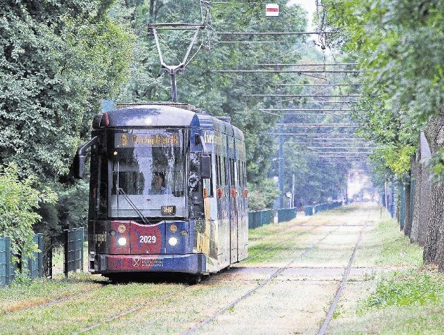 Zarząd Infrastruktury Komunalnej i Transportu informuje, że w związku z wymianą zwrotnicy na skrzyżowaniu ul. Straszewskiego i Piłsudskiego zostało wyłączone torowisko tramwajowe na odcinku od węzła rozjazdów Straszewskiego i Piłsudskiego do Cichego Kącika. Remont  zaczął się w sobotę 21 maja i potrwa do 27 maja w piątek.