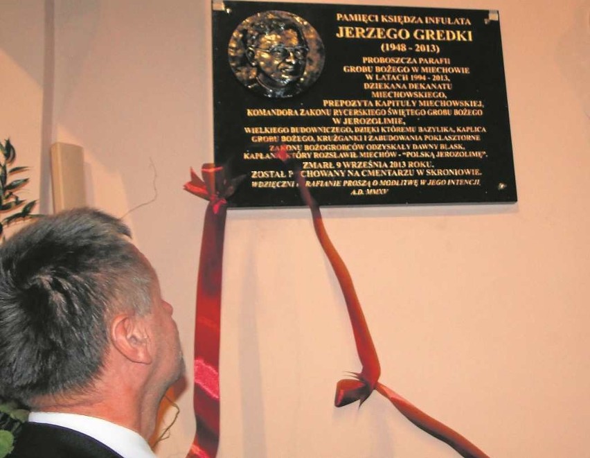 Odsłonięcie tablicy upamiętniającej księdza Jerzego Gredkę