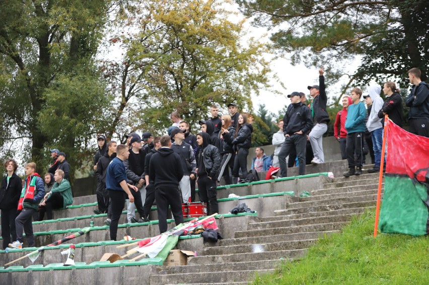 Byliście na meczu Orląt Kielce z Granatem Skarżysko-Kamienna w Hummel 4. lidze? Szukajcie się na zdjęciach