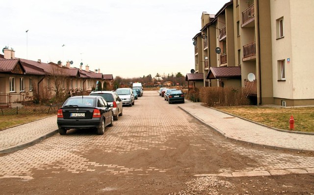 Władze miejskie chcą zdobyć z zewnątrz pieniądze, aby poprawić stan osiedla przy ul. Wróblewskiego w Jarosławiu.