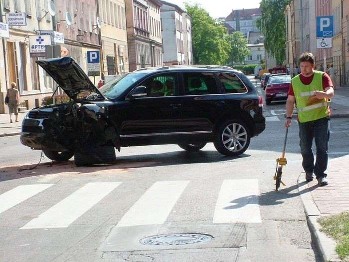 Na ul. Armii Krajowej doszlo do groLnego wypadku. Zderzyly...