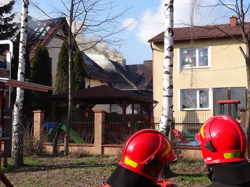 Pożar w Swoszowicach. Dzielna strażaczka zaczęła ewakuację domowników