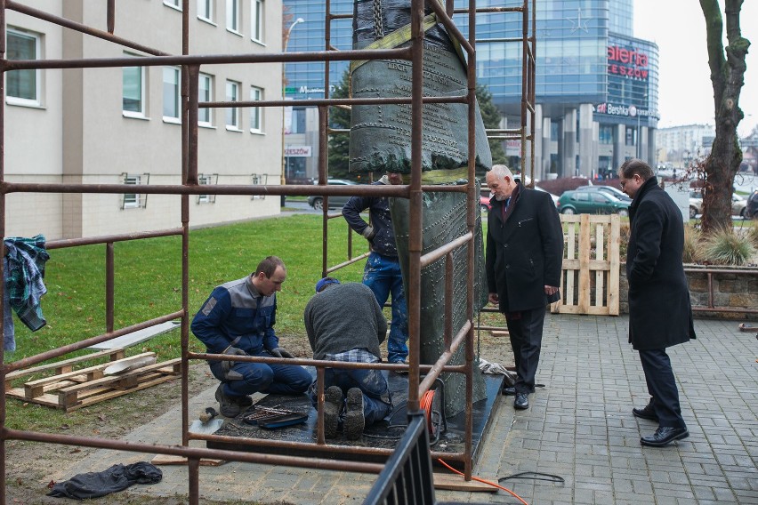 W niedzielę odsłonięcie pomnika ofiar katastrofy smoleńskiej w Rzeszowie [ZDJĘCIA]