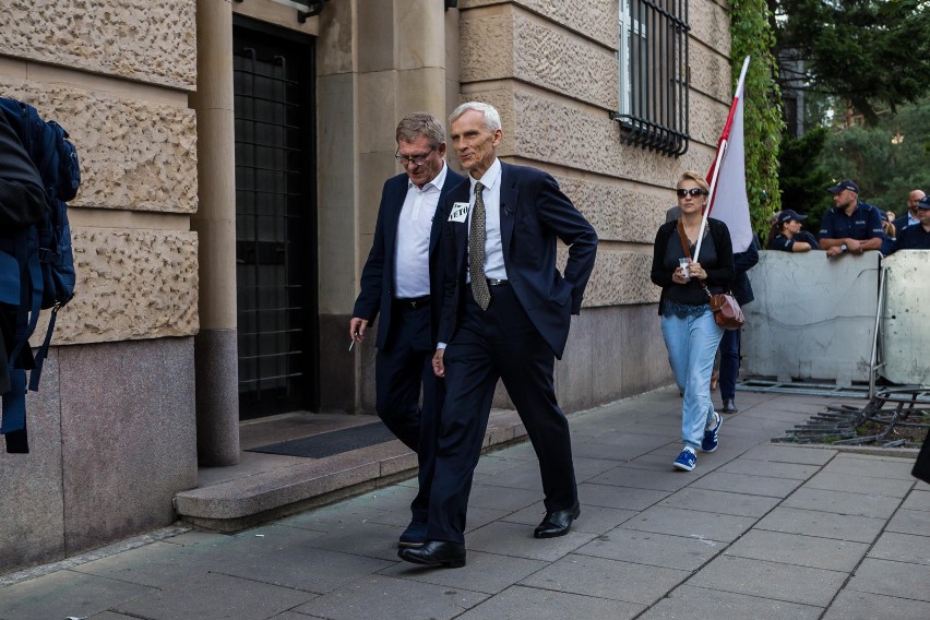 Łańcuch Światła w Warszawie [ZDJĘCIA] Demonstracja przed Pałacem Prezydenckim i marsz przed Sejm